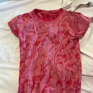 Lulu swiftly tech shirt size 6